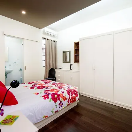 Modern & Stylish Private Bedrooms. Theoria Travel سانت جوليان