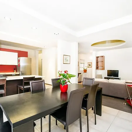 بيت ضيافة Modern & Stylish Private Bedrooms. Theoria Travel